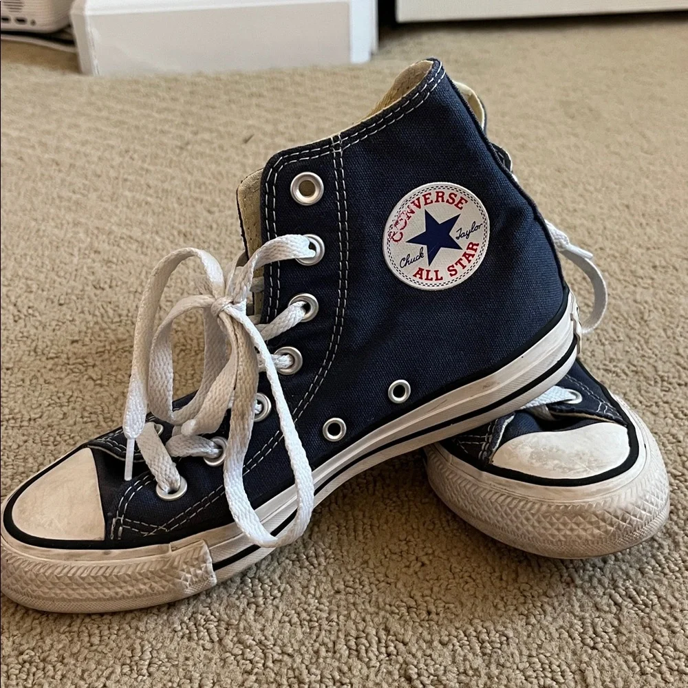 Converse Classic Navy Blue High-Tops - in amazing shape - Picture 2 of 6